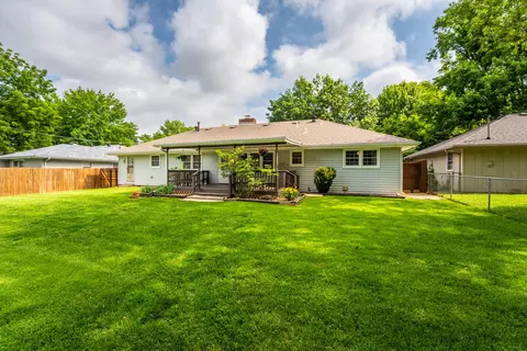 Exterior - 1512 E Walnut Lawn St, Springfield, MO 65804 photo 7 of 8