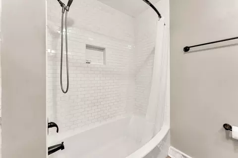 Bath - 1512 E Walnut Lawn St, Springfield, MO 65804 photo 4 of 4