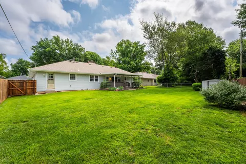 Exterior - 1512 E Walnut Lawn St, Springfield, MO 65804 photo 6 of 8