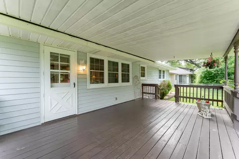 Exterior - 1512 E Walnut Lawn St, Springfield, MO 65804 photo 3 of 8