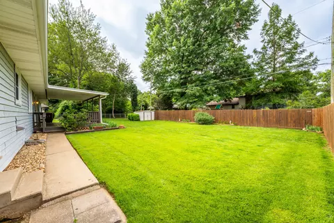 Exterior - 1512 E Walnut Lawn St, Springfield, MO 65804 photo 5 of 8