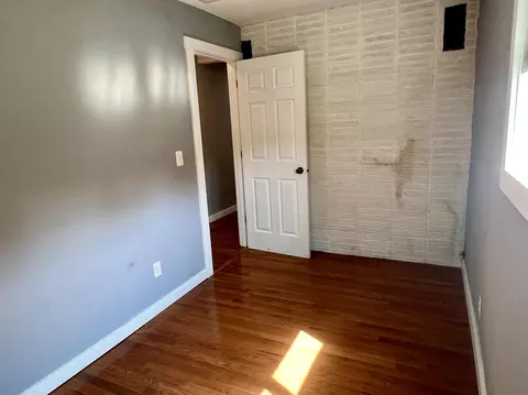 Bedroom - 1540 E Nora St, Springfield, MO 65803 photo 5 of 5