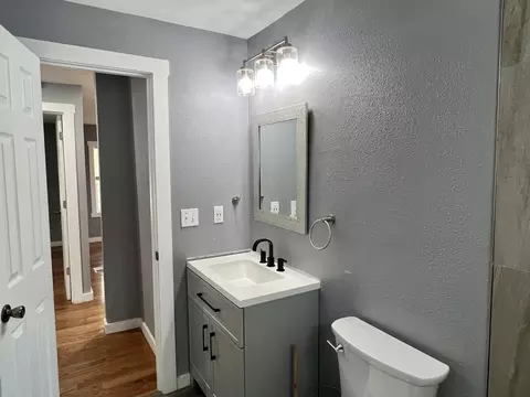 Bath - 1540 E Nora St, Springfield, MO 65803 photo 1 of 2