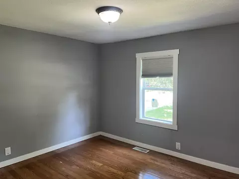 Bedroom - 1540 E Nora St, Springfield, MO 65803 photo 1 of 5