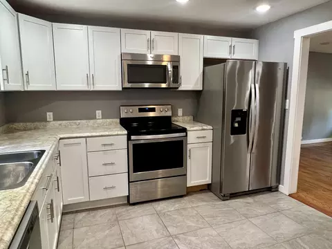 Kitchen - 1540 E Nora St, Springfield, MO 65803 photo 2 of 5
