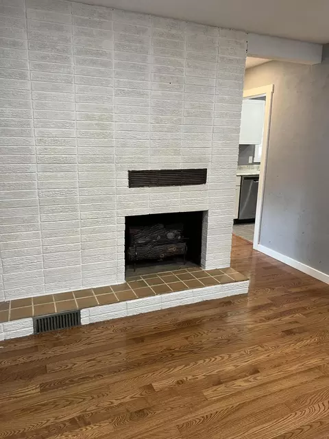 Living - 1540 E Nora St, Springfield, MO 65803 photo 5 of 5