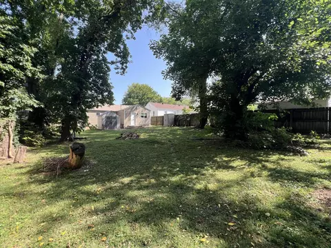 Exterior - 1540 E Nora St, Springfield, MO 65803 photo 1 of 3