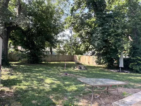 Exterior - 1540 E Nora St, Springfield, MO 65803 photo 2 of 3