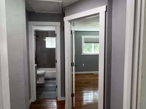 Entry Way - 1540 E Nora St, Springfield, MO 65803 photo 2 of 3