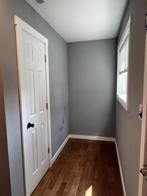 Entry Way - 1540 E Nora St, Springfield, MO 65803 photo 3 of 3
