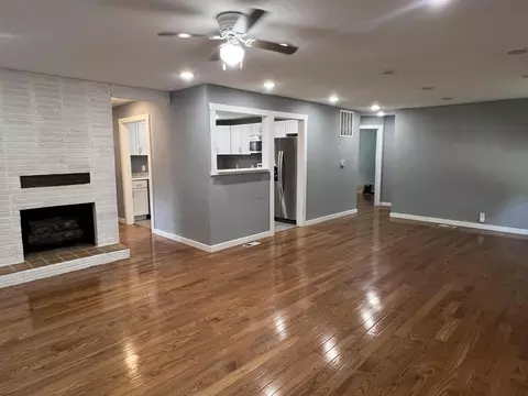 Living - 1540 E Nora St, Springfield, MO 65803 photo 1 of 5