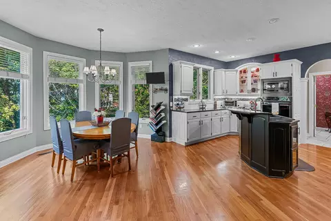 Kitchen - 5125 S Chatsworth Ave, Springfield, MO 65810 photo 1 of 6