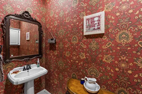 Bath - 5125 S Chatsworth Ave, Springfield, MO 65810 photo 3 of 6