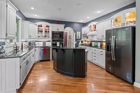 Kitchen - 5125 S Chatsworth Ave, Springfield, MO 65810 photo 2 of 6