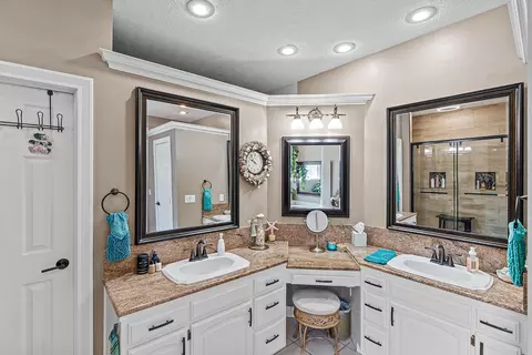 Bath - 5125 S Chatsworth Ave, Springfield, MO 65810 photo 2 of 6