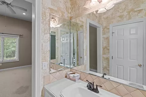 Bath - 5125 S Chatsworth Ave, Springfield, MO 65810 photo 5 of 6