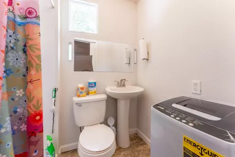 Bath - 1437 W Central St, Springfield, MO 65802 photo 3 of 3