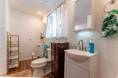 Bath - 1437 W Central St, Springfield, MO 65802 photo 1 of 3