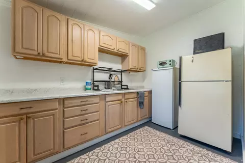 Kitchen - 1437 W Central St, Springfield, MO 65802 photo 2 of 2