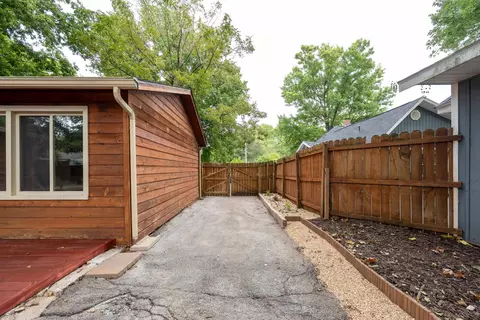 Exterior - 1649 S Jefferson Ave, Springfield, MO 65807 photo 17 of 18