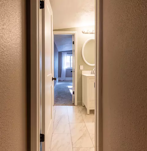 Entry Way - 1649 S Jefferson Ave, Springfield, MO 65807 photo 8 of 8