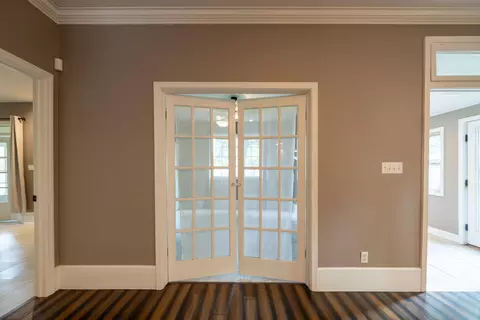 Entry Way - 1649 S Jefferson Ave, Springfield, MO 65807 photo 7 of 8