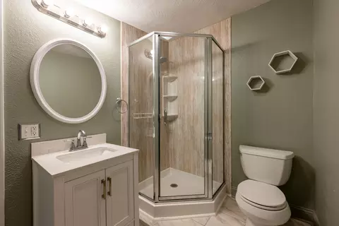 Bath - 1649 S Jefferson Ave, Springfield, MO 65807 photo 5 of 6