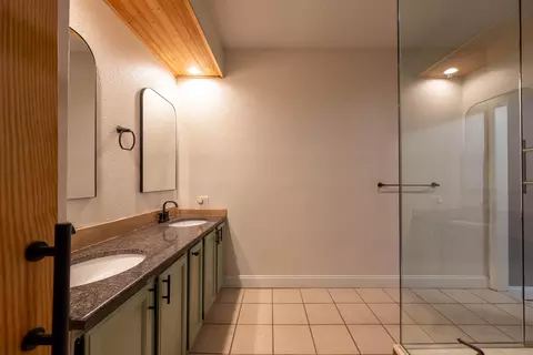 Bath - 1649 S Jefferson Ave, Springfield, MO 65807 photo 1 of 6