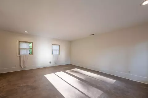 Bedroom - 1649 S Jefferson Ave, Springfield, MO 65807 photo 4 of 5