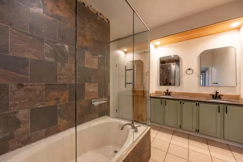 Bath - 1649 S Jefferson Ave, Springfield, MO 65807 photo 4 of 6