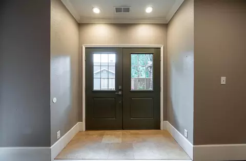 Entry Way - 1649 S Jefferson Ave, Springfield, MO 65807 photo 1 of 8