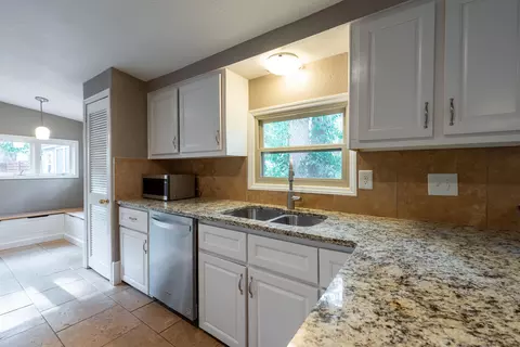 Kitchen - 1649 S Jefferson Ave, Springfield, MO 65807 photo 2 of 4