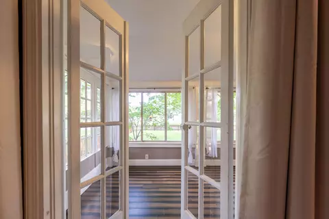 Entry Way - 1649 S Jefferson Ave, Springfield, MO 65807 photo 6 of 8