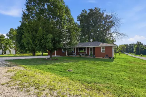 208 S Clompton St, Dadeville, MO 65635
