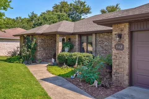 Exterior - 942 S Greentree Ave, Springfield, MO 65809 photo 2 of 8