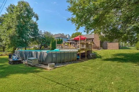 Exterior - 942 S Greentree Ave, Springfield, MO 65809 photo 8 of 8