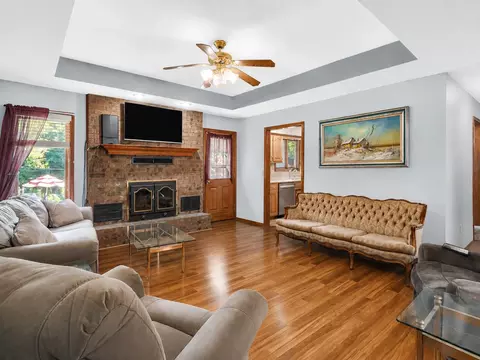 Living - 942 S Greentree Ave, Springfield, MO 65809 photo 2 of 3