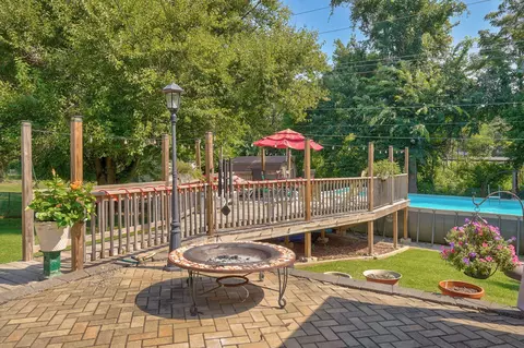 Exterior - 942 S Greentree Ave, Springfield, MO 65809 photo 4 of 8