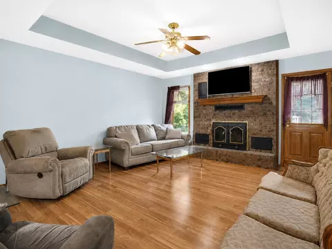 Living - 942 S Greentree Ave, Springfield, MO 65809 photo 3 of 3