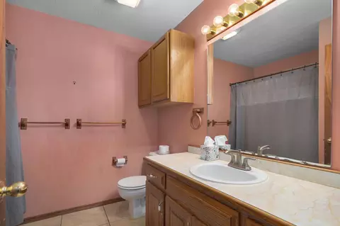 Bath - 942 S Greentree Ave, Springfield, MO 65809 photo 3 of 3