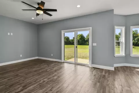 Living - 510 Pine St, Willard, MO 65781 photo 2 of 3