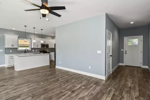 Entry Way - 510 Pine St, Willard, MO 65781 photo 2 of 2
