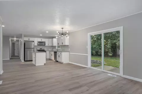 Living - 3552 S Franklin Ave, Springfield, MO 65807 photo 4 of 7