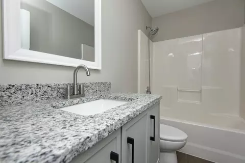 Bath - 2463 W Cedar Creek Dr, Springfield, MO 65803 photo 2 of 2
