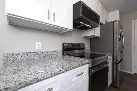 Kitchen - 2463 W Cedar Creek Dr, Springfield, MO 65803 photo 2 of 3