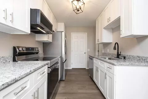 Kitchen - 2463 W Cedar Creek Dr, Springfield, MO 65803 photo 1 of 3