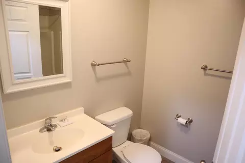 Bath - 651 W Nichols St, Springfield, MO 65802 photo 2 of 3
