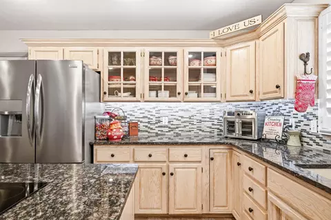 Kitchen - 4621 S Warren Rd, Springfield, MO 65810 photo 3 of 5