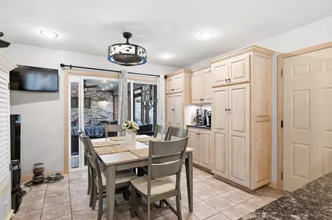 Dining - 4621 S Warren Rd, Springfield, MO 65810 photo 3 of 3