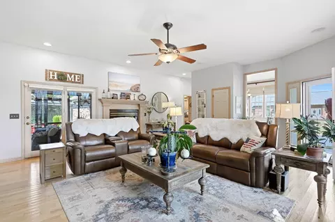 Living - 4621 S Warren Rd, Springfield, MO 65810 photo 2 of 3